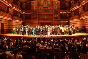 2015-12-12-3 新加坡华乐团于马来西亚双峰塔国油演奏厅成功首演了一场满座的音乐会！